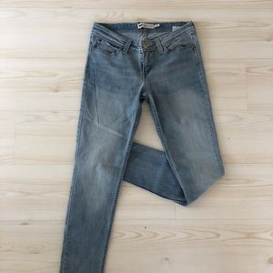 Levi’s Demi-curve Light-wash Jeans